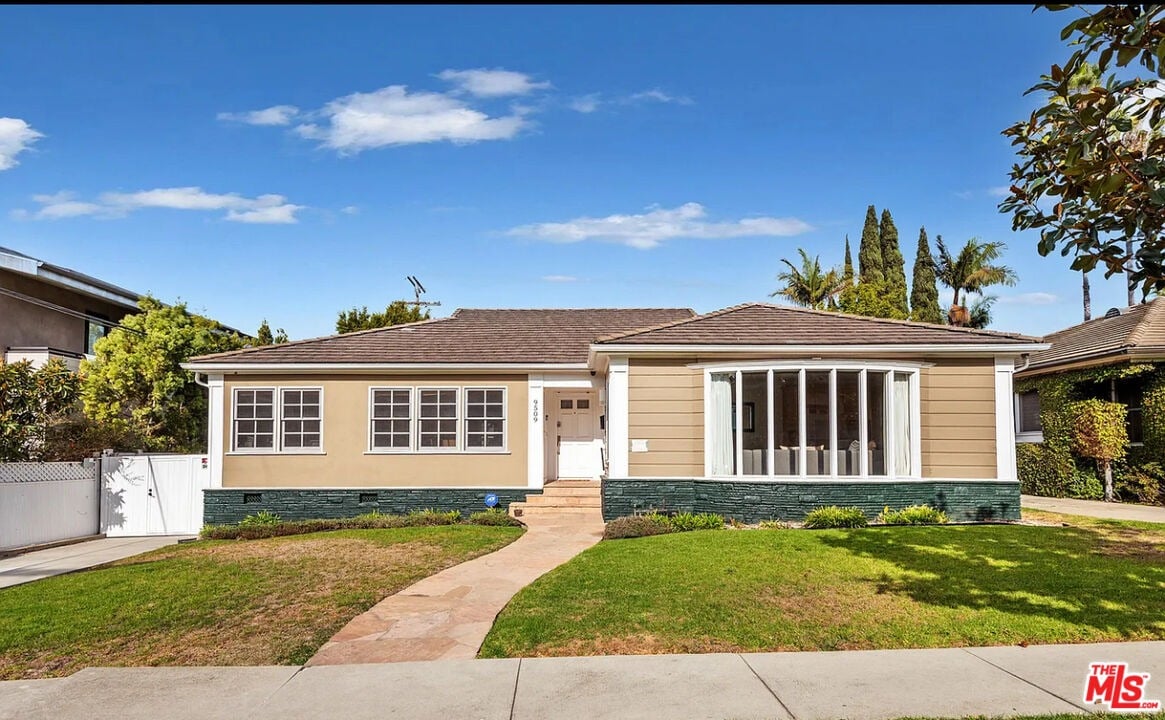 9509 Cresta Dr