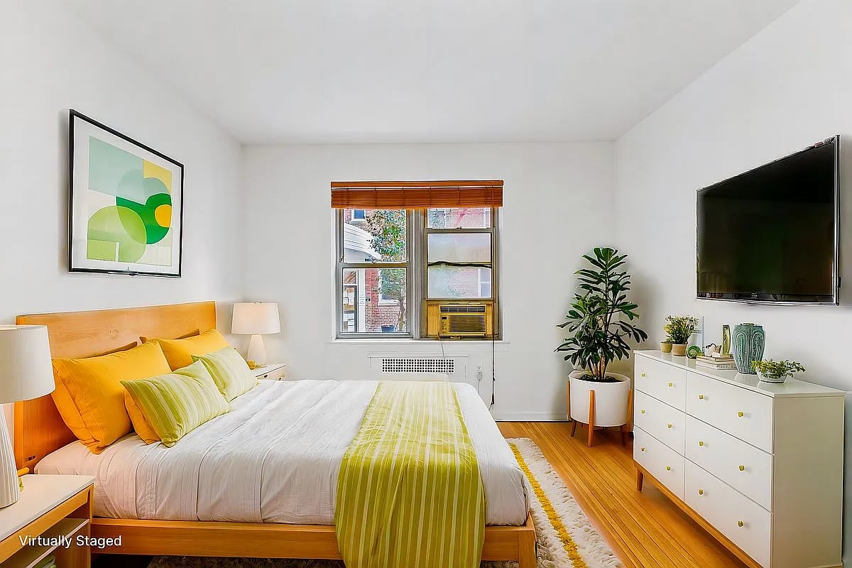 915 E 17th St APT 111