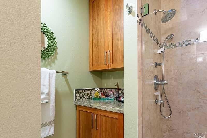 22 Creekside Ct