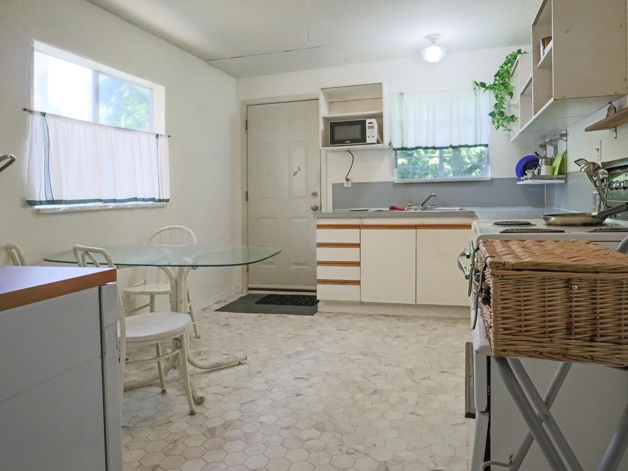 809 E 24th Ave