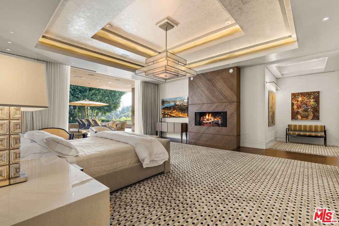 Crown Chateau 