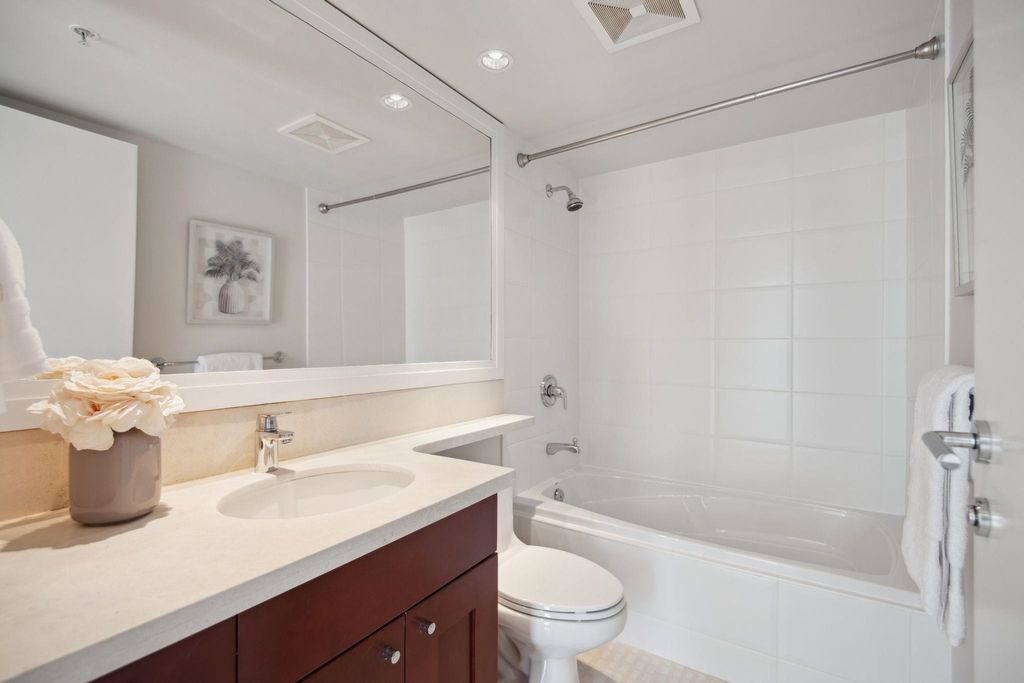 499 Broughton St, #1402