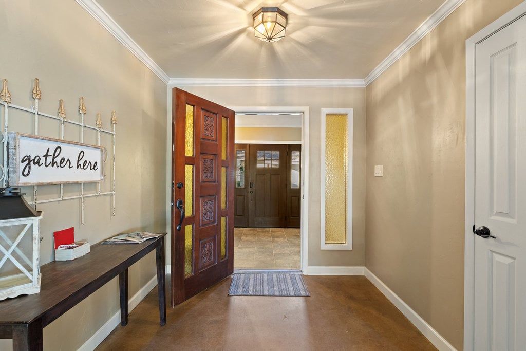 Stunning Waterfront Retreat in the Heart of Kingsland