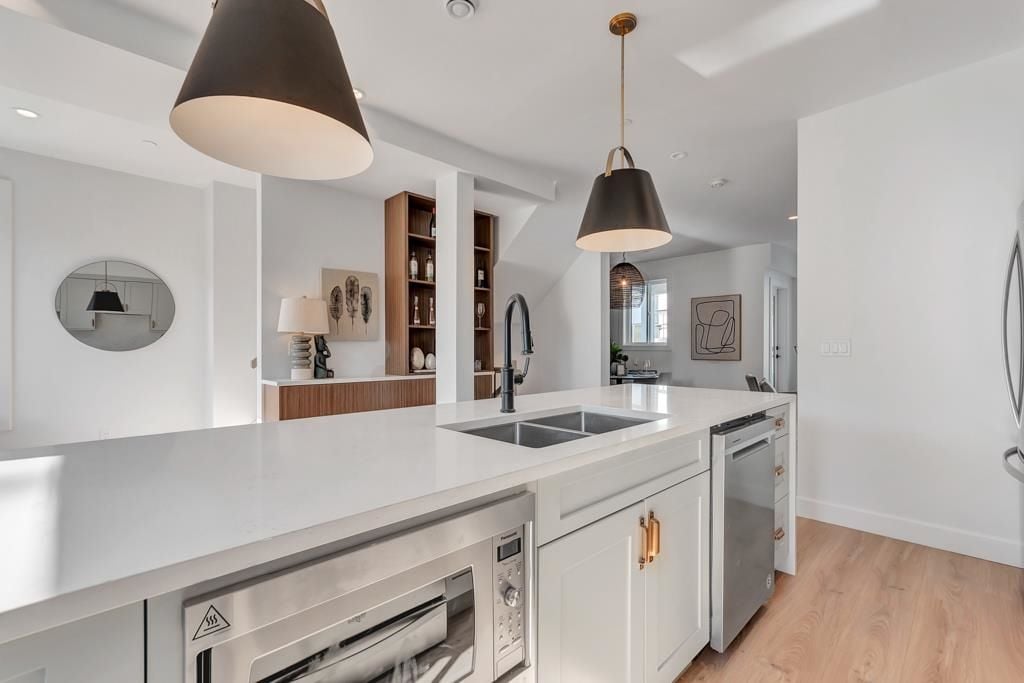 5476 Brydon Crescent, #4