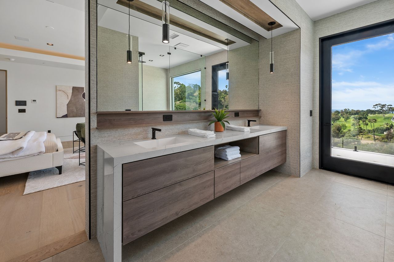 6627 Muirlands Dr, La Jolla, CA 92037