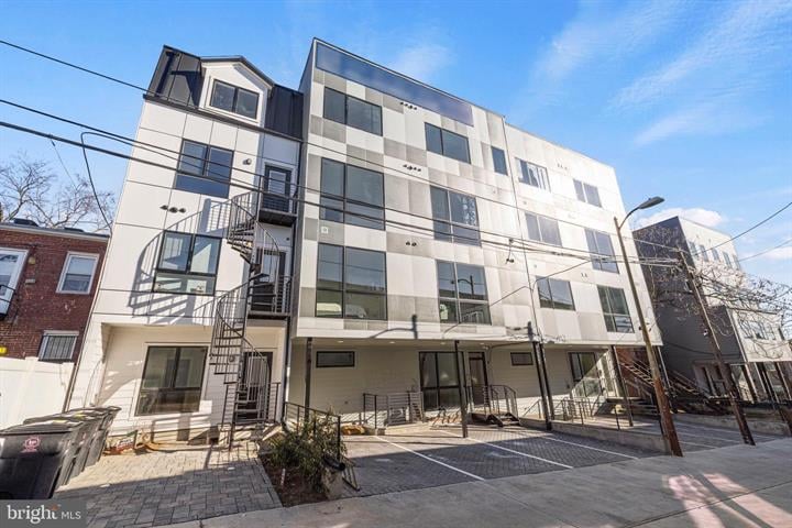 824 18th St NE #9