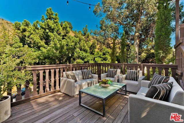 5860 Carolus Dr