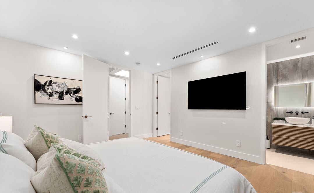 Zenith Estate, S La Jolla Ave, 90048