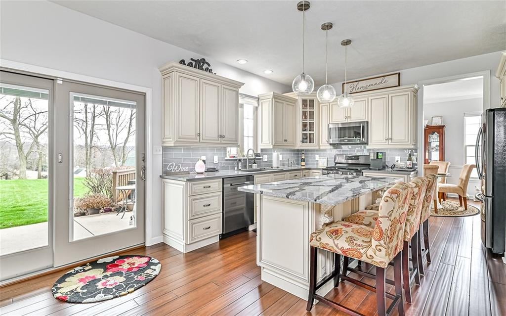 811 Graywyck Dr