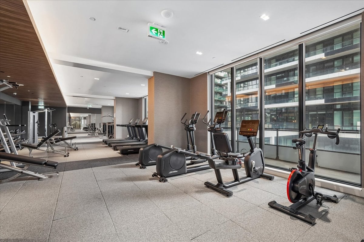 2-bedroom, 2-bathroom CORNER suite