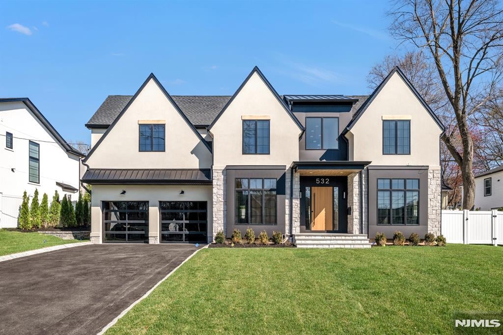 532 Burlington Street