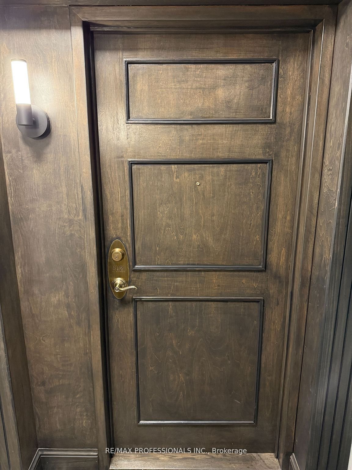 PENTHOUSE IN THE HUMBER MANSIONS