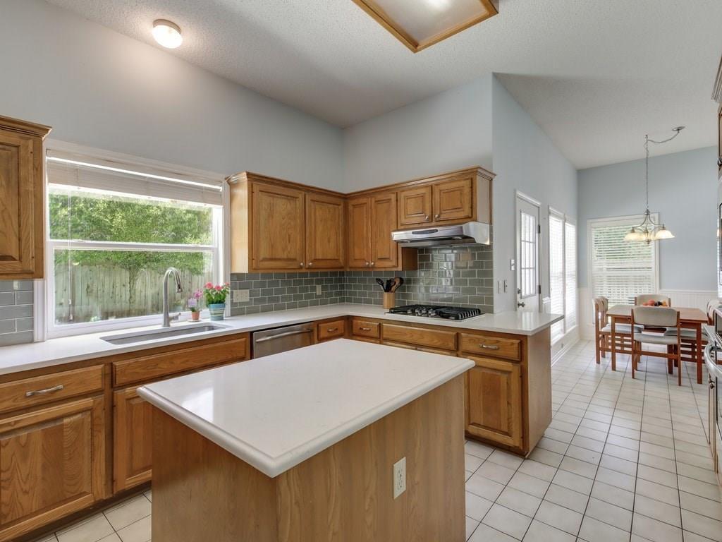 1100 Quaker Ridge Dr
