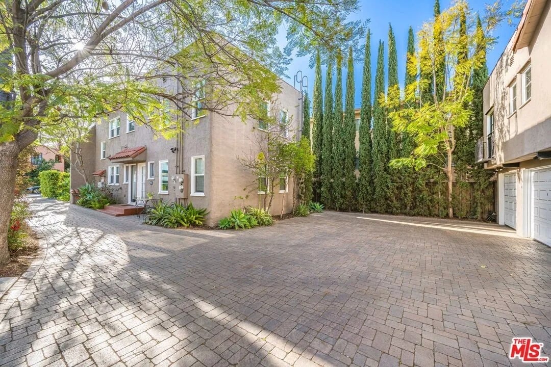 745 Hayworth Ave.
