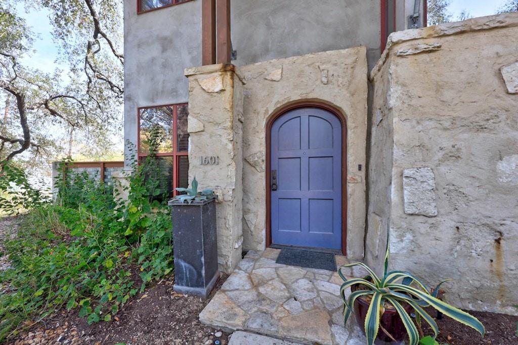 1601 Ravey St. 