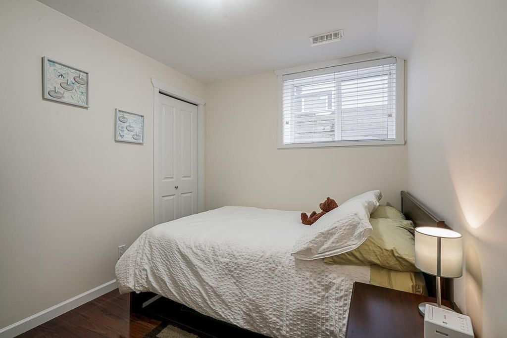 18938 70 Ave