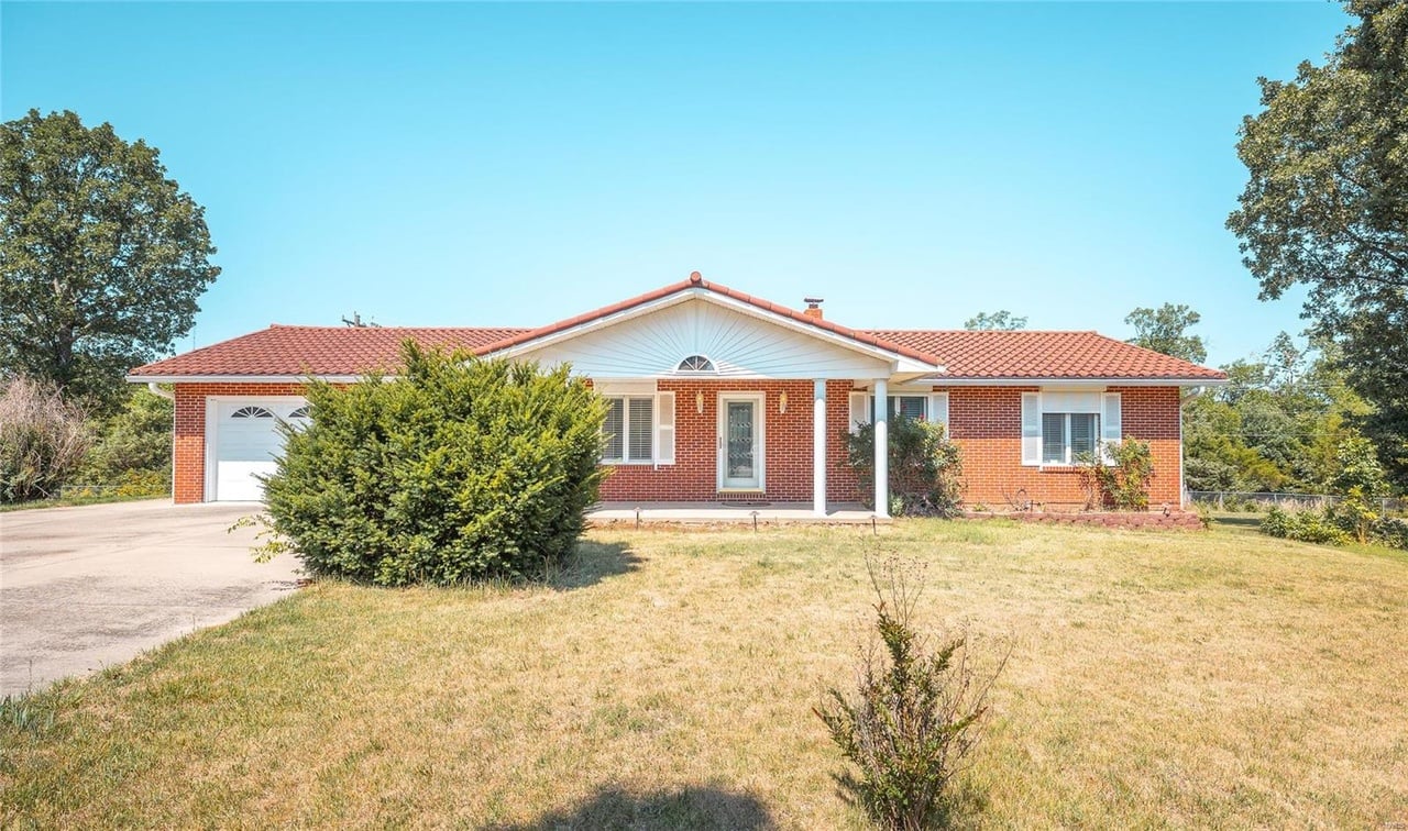 106 Debra Ave