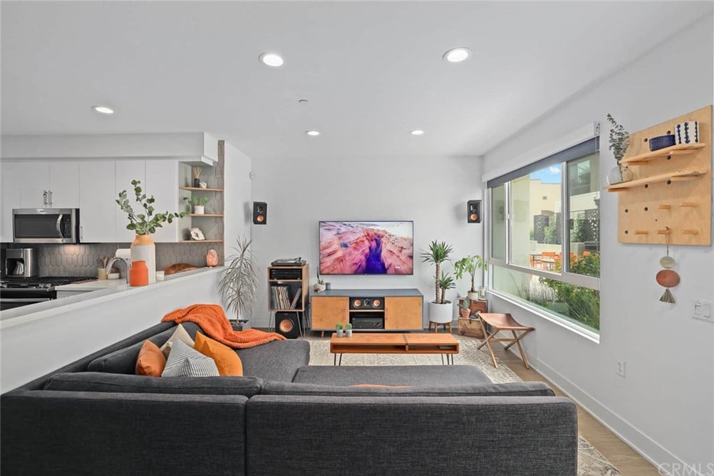 118 S Avenue 50, Unit 204