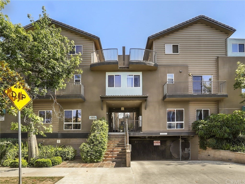 10918 Morrison St #6