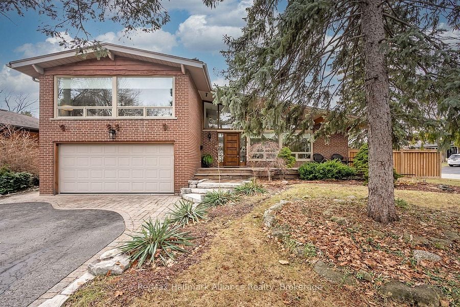8 Silverthorne Bush Dr