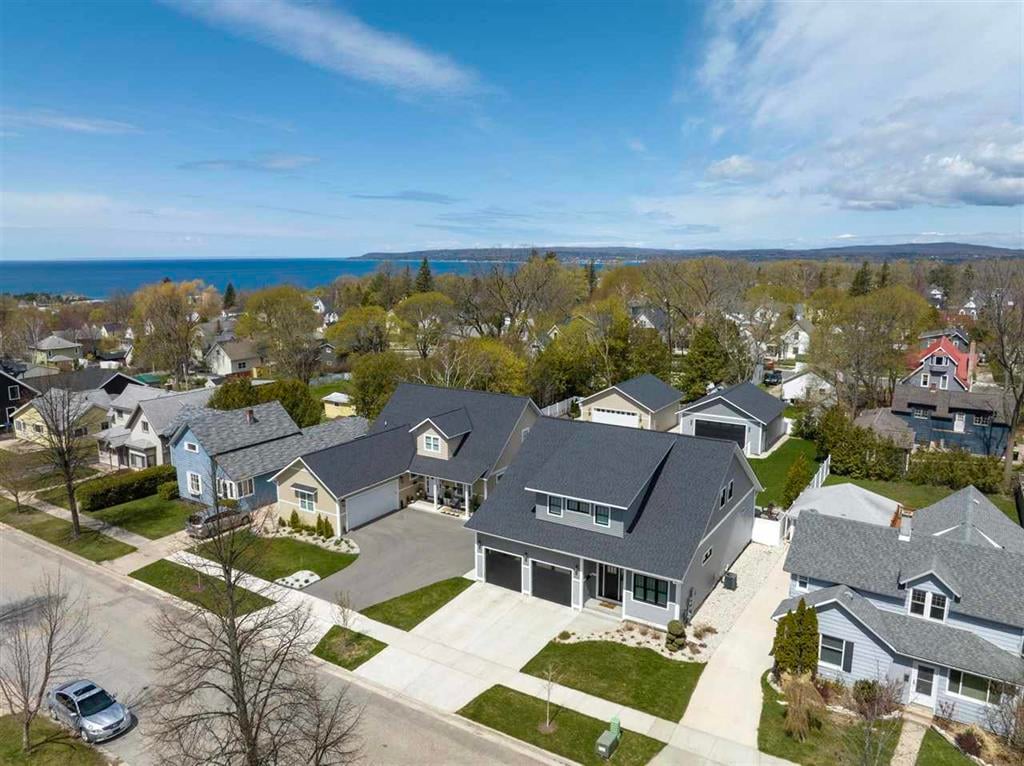 917 Grove Street, Petoskey MI 49770