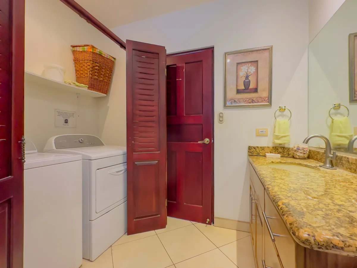 Ocean View Home in Altos del Cacique