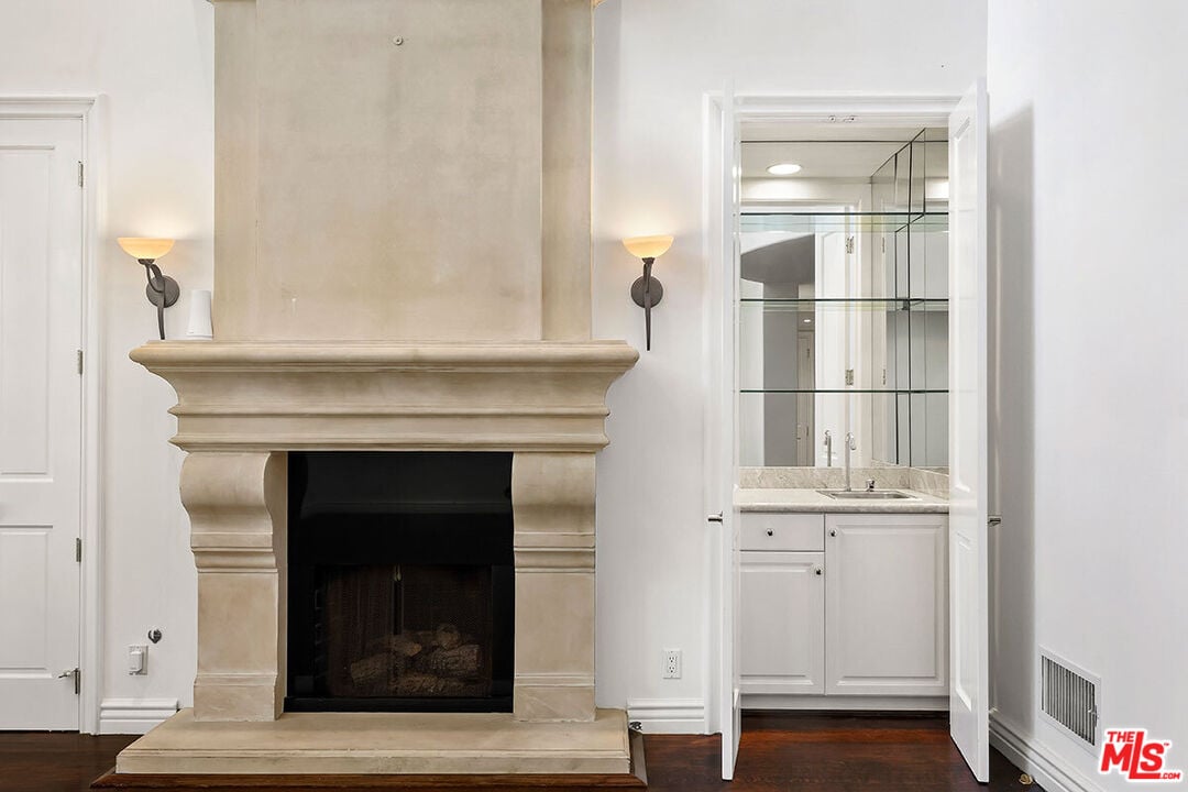 11500 San Vicente Blvd #220