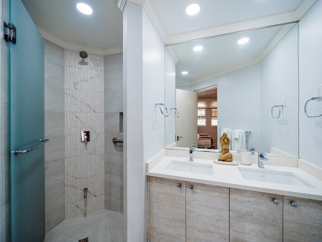 Sapphire Beach 213
