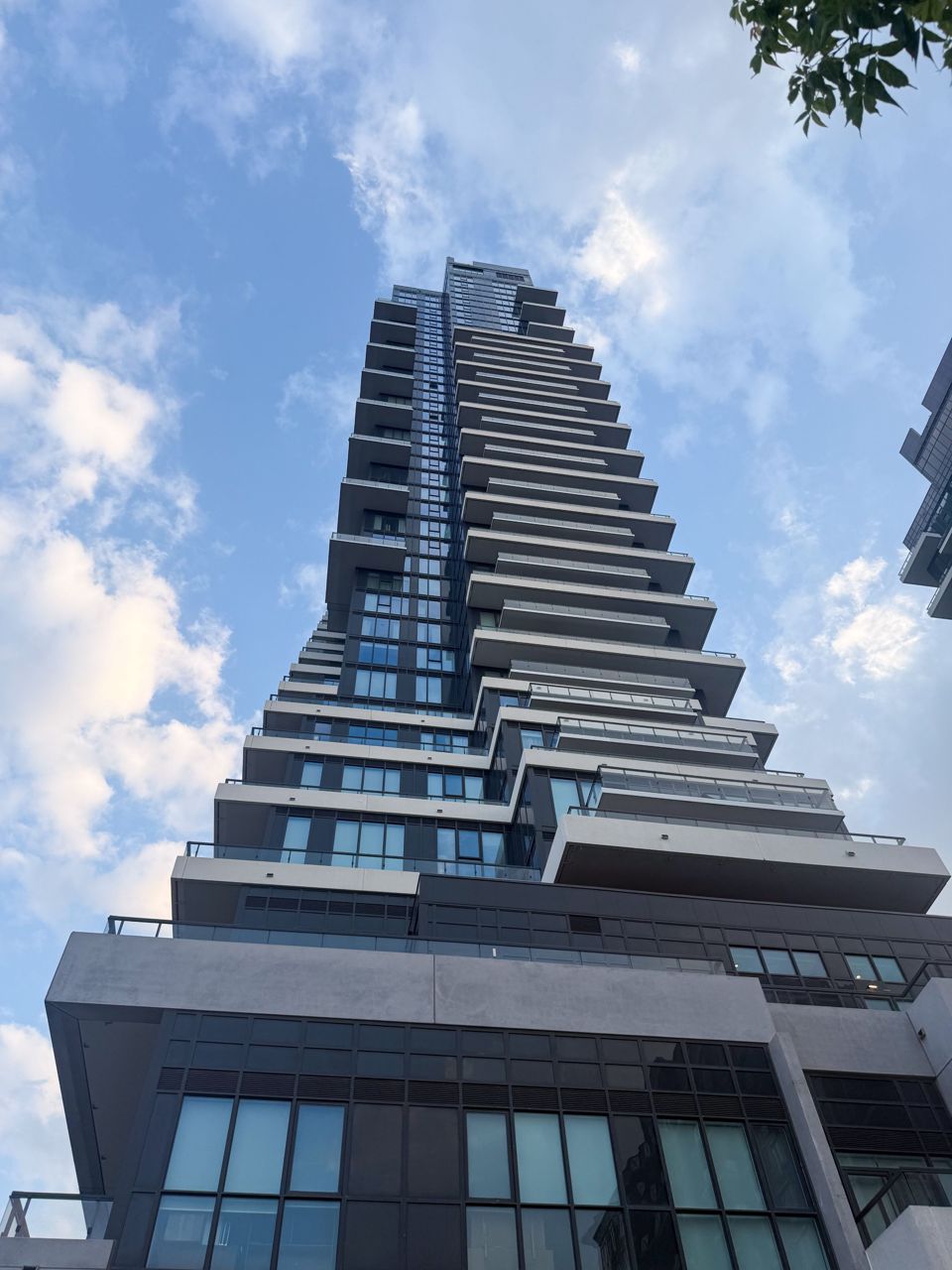 30 Inn on the Park Dr 3104