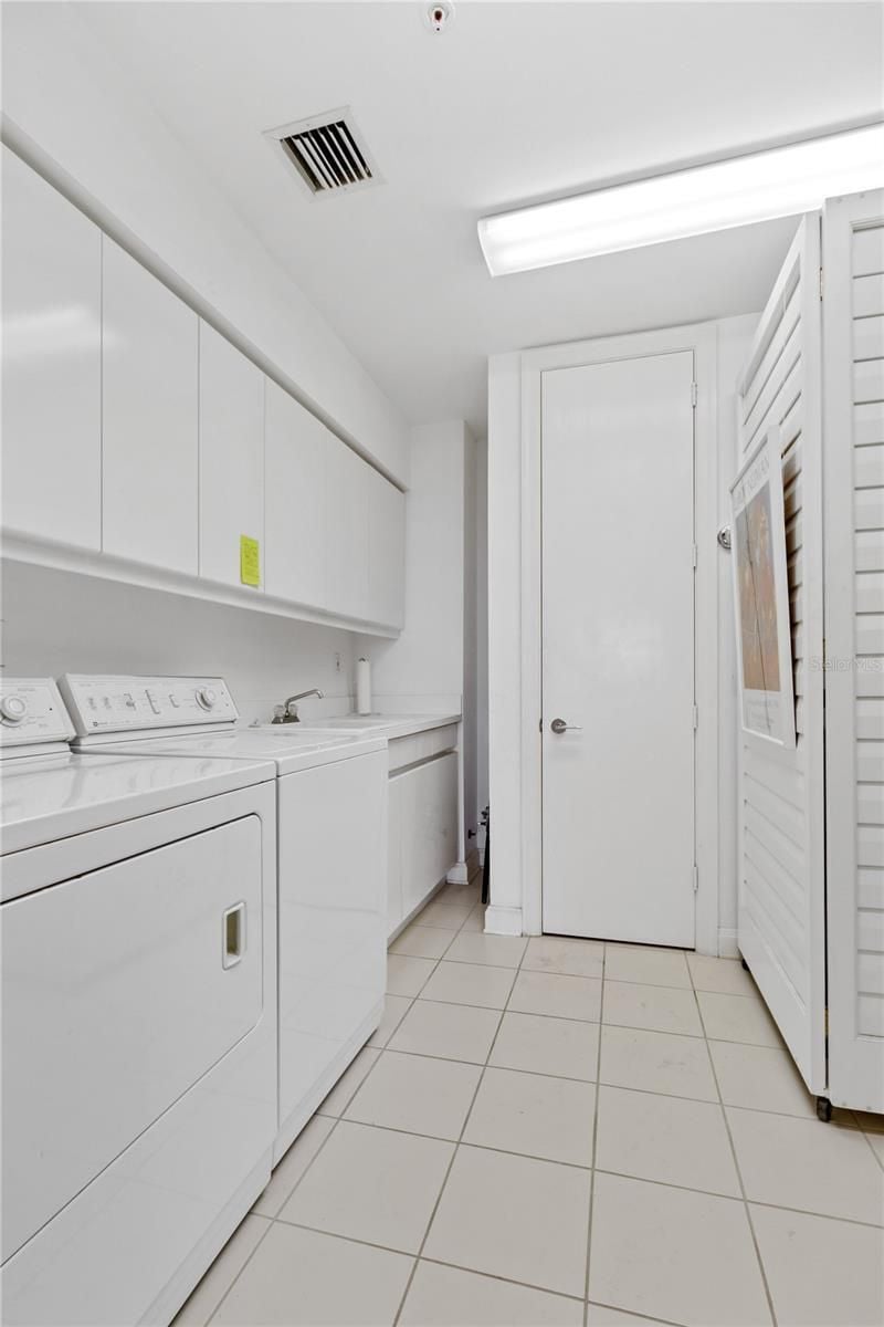 435 L Ambiance Dr #H702