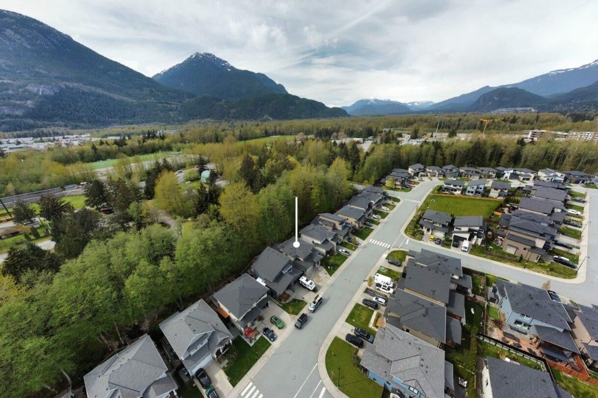 39253 Falcon Cres