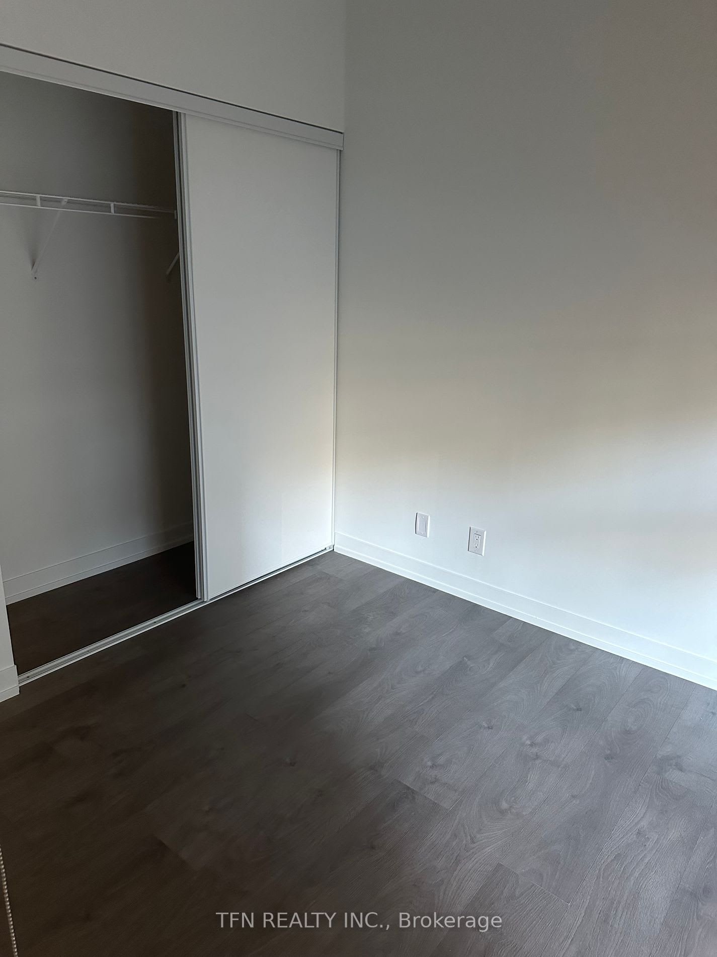 270 Dufferin St Unit: 211