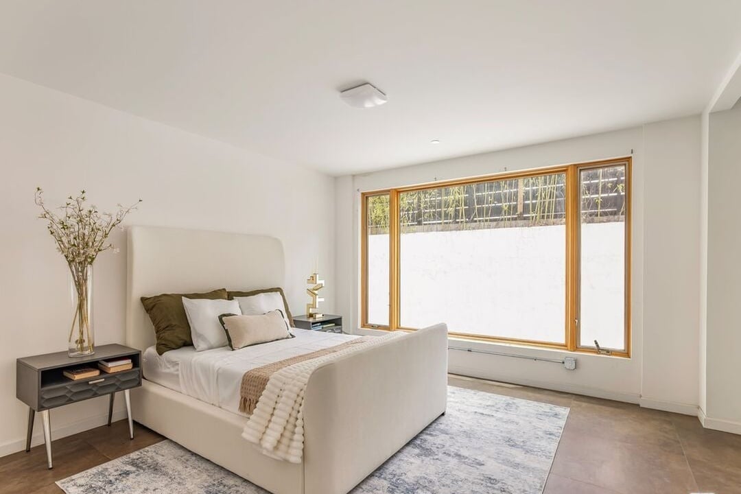 Aurelian Pavilion, W Sunset Blvd, 90049