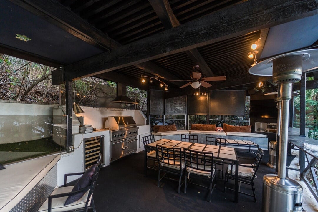 Evercrest Pavilion, Mulholland Dr, 90046