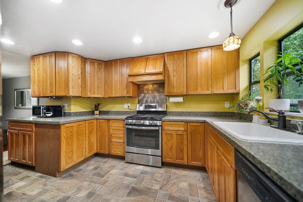 9205 Morning Side Drive NW