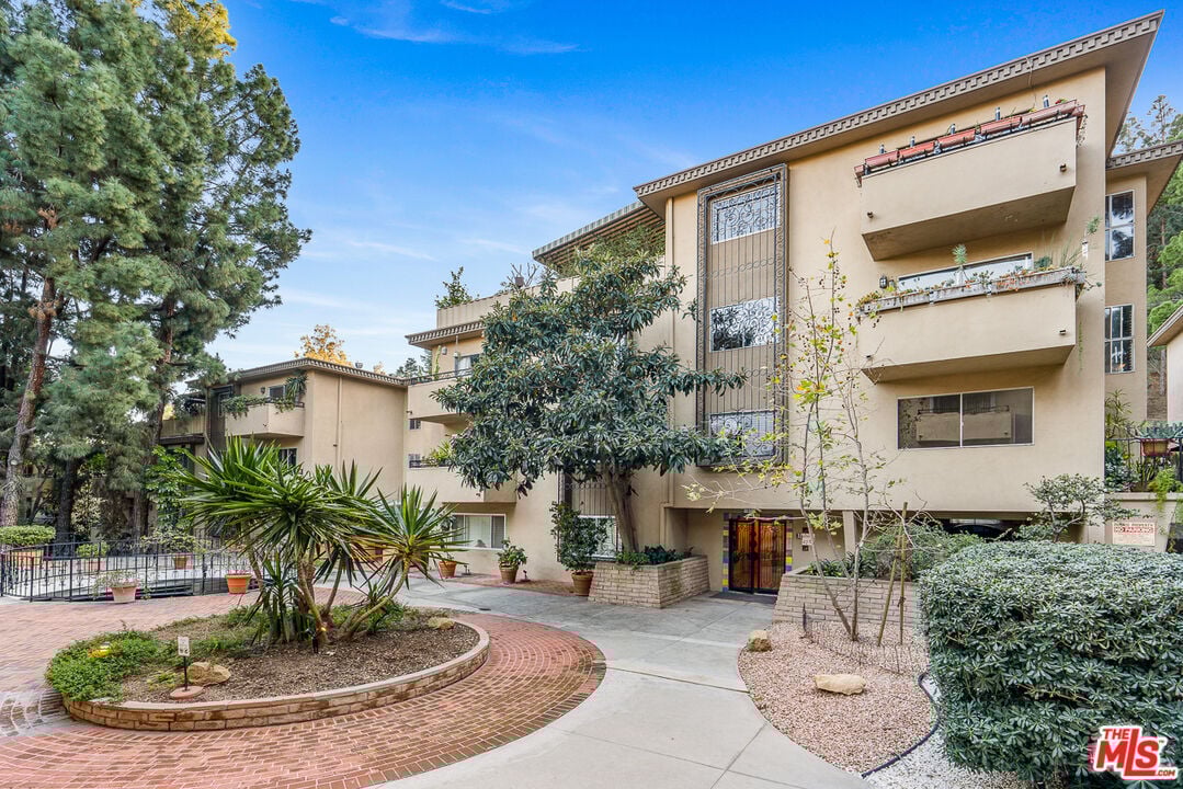 6732 Hillpark Dr, Unit 405
