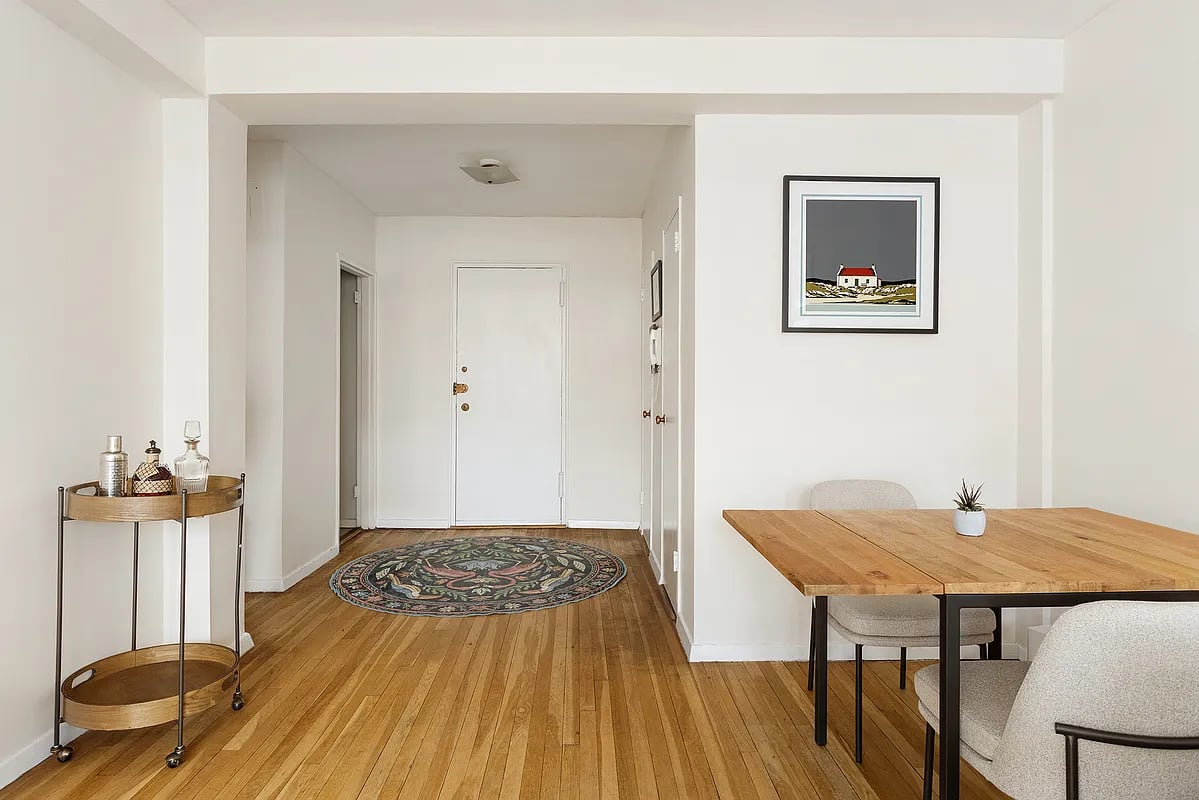 211 East 18th St #4P