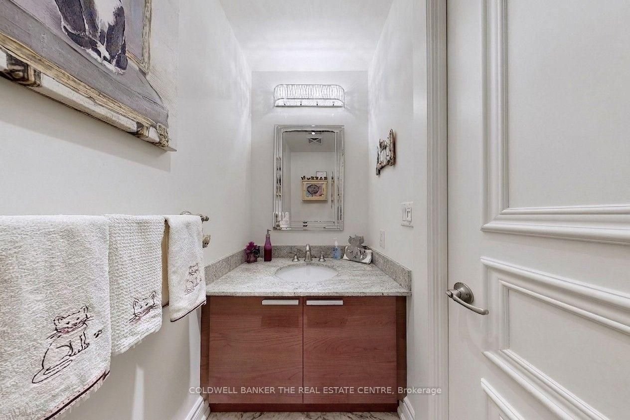 LUXURY LIVING IN NORTH YORK