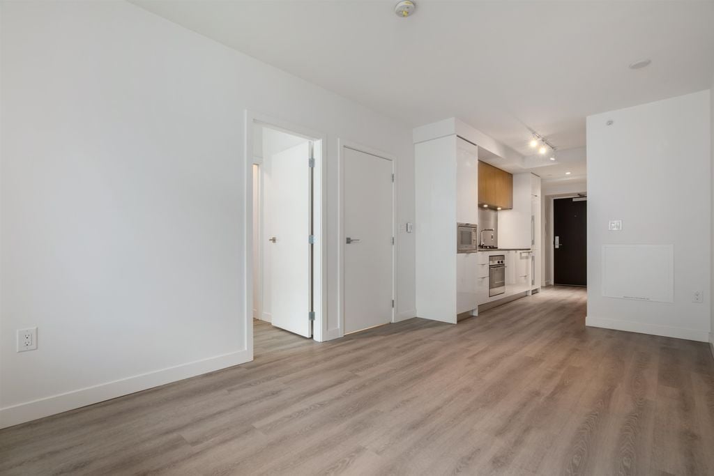 209 E 7th Ave, #607