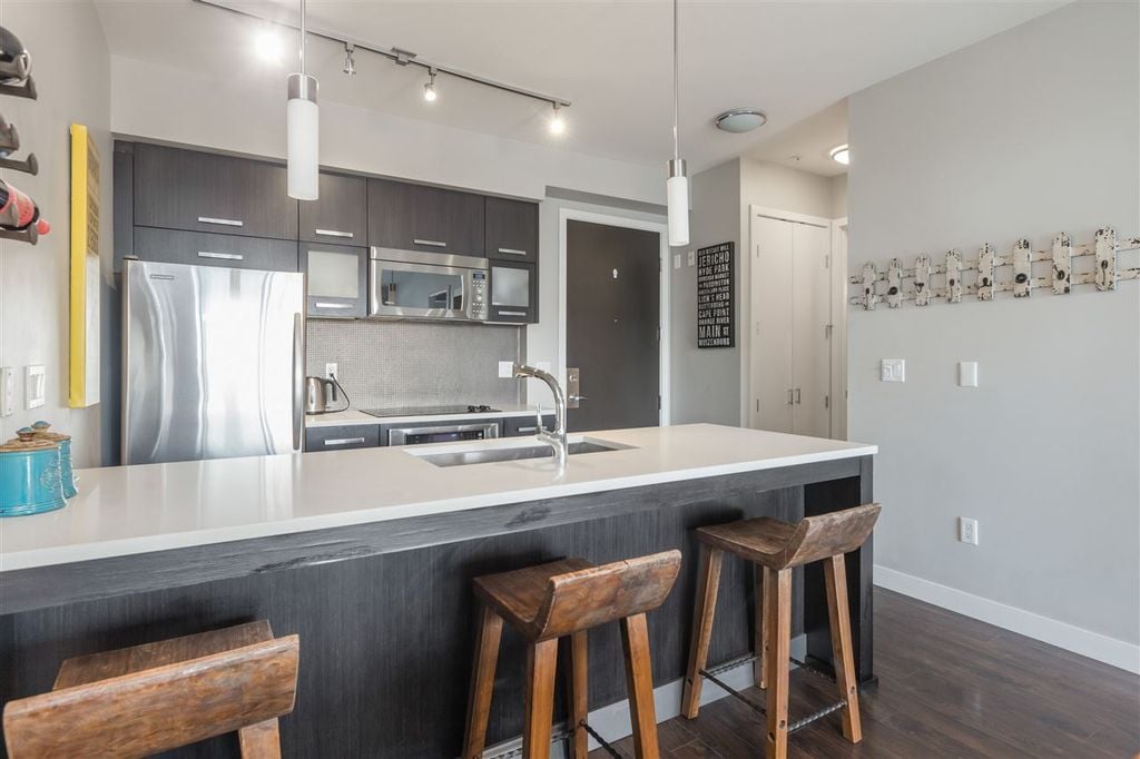 3333 Main St, #208