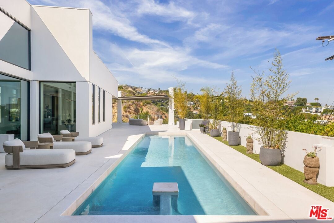 Monarch Crest, Sierra Mar Pl, 90069