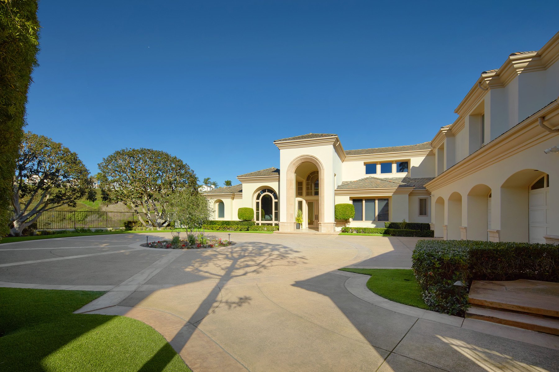 1 Elk Grove Ln