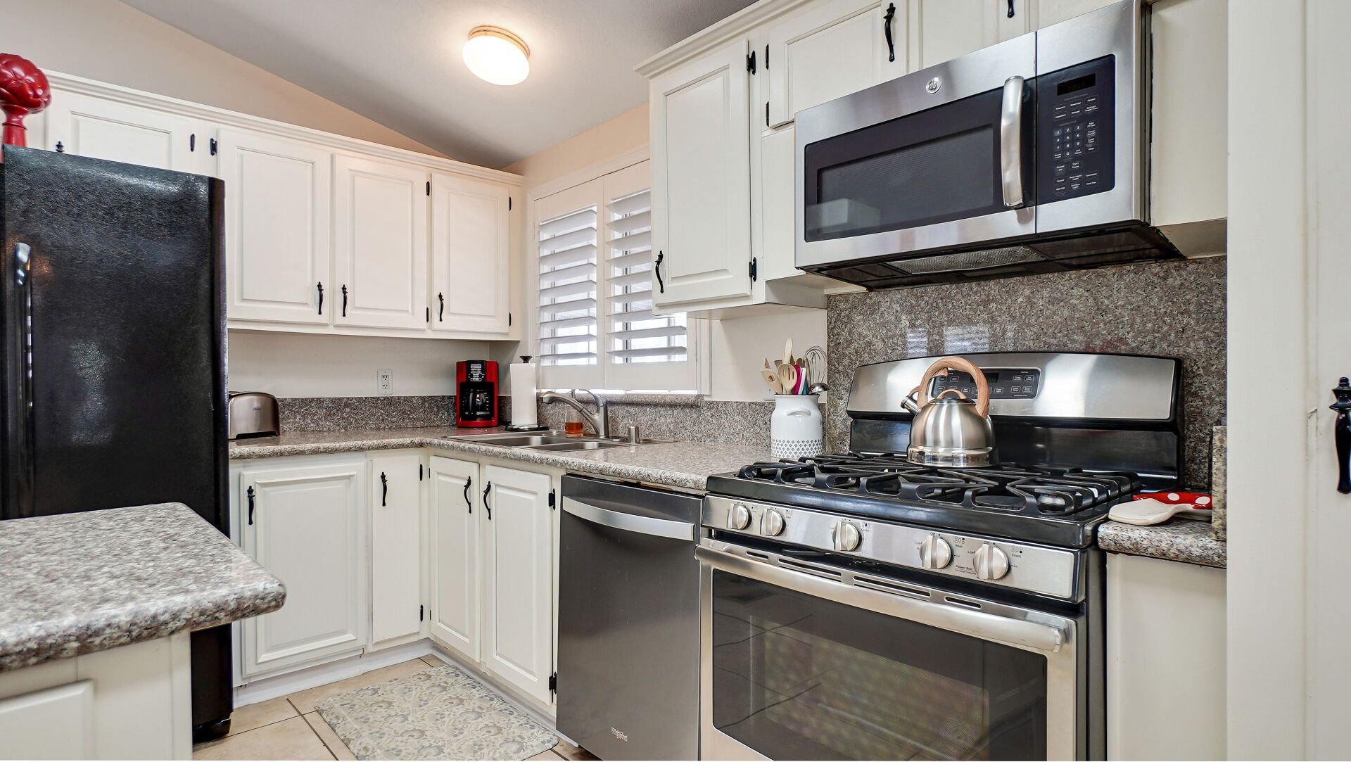 8651 Foothill Boulevard 35