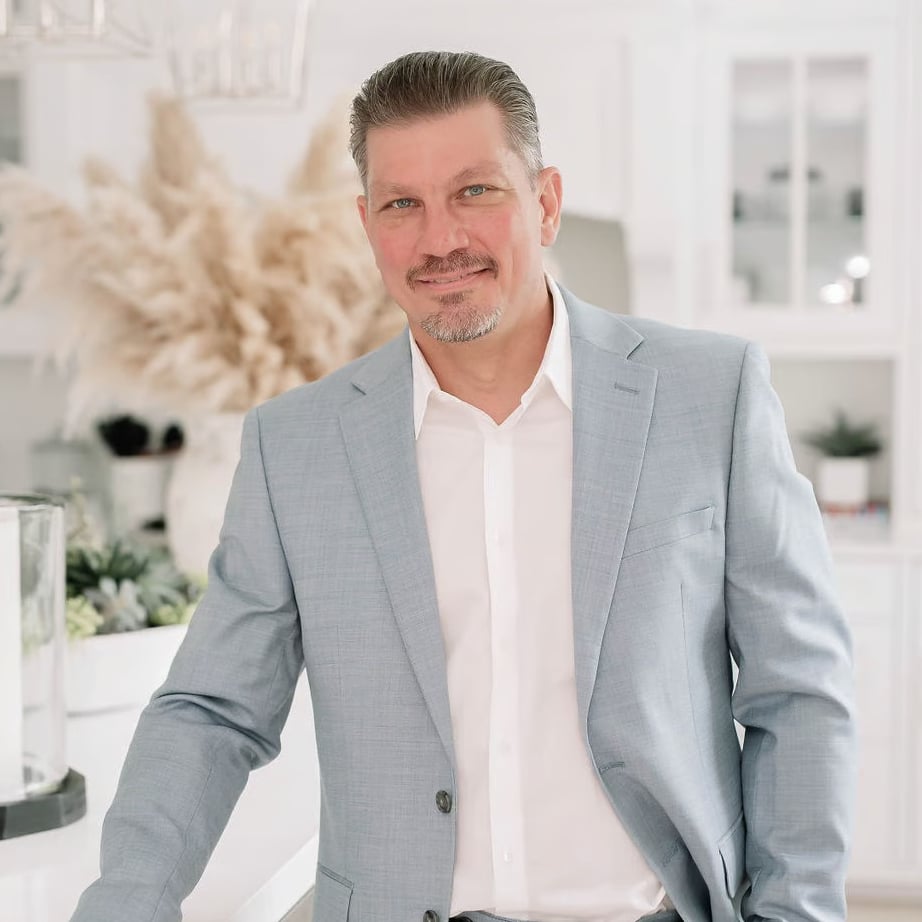 Thomas Knoell Roslyn, NY Real Estate Agent Headshot