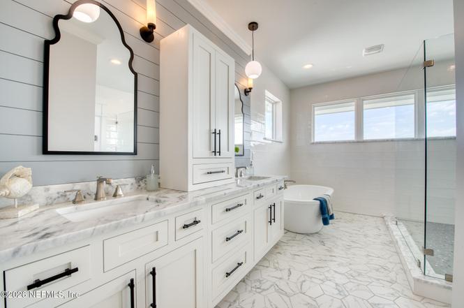 1812 Ocean Dr S