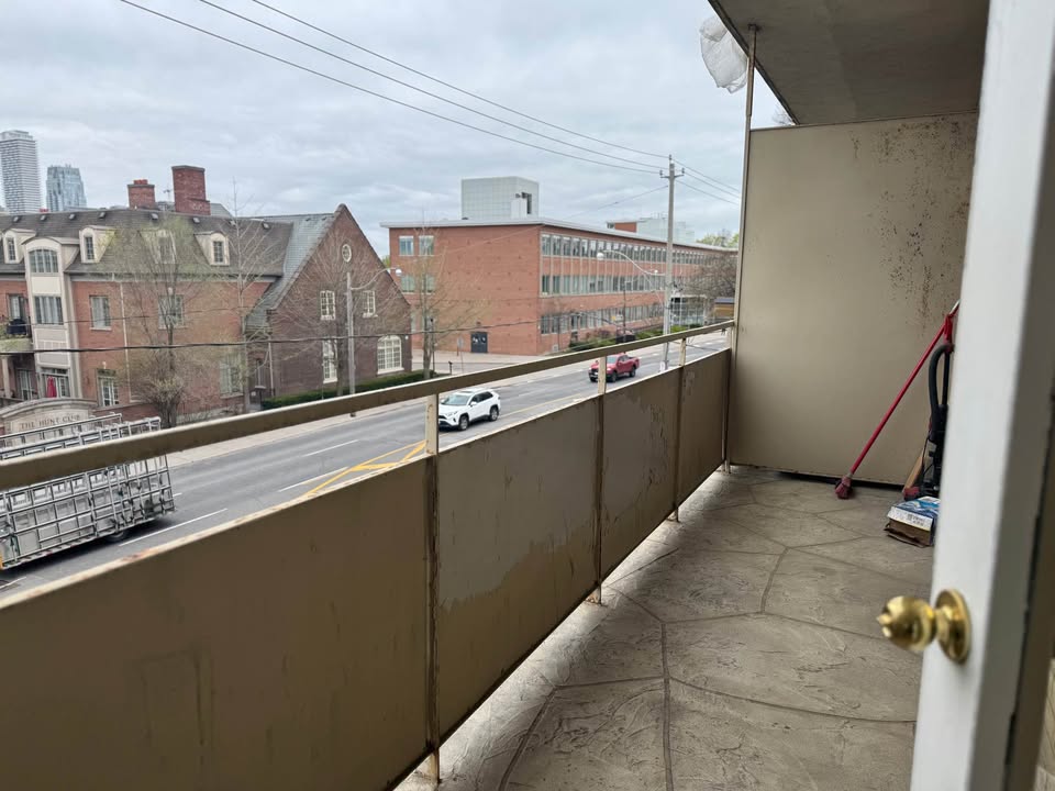 1112 Avenue Road Unit: 203