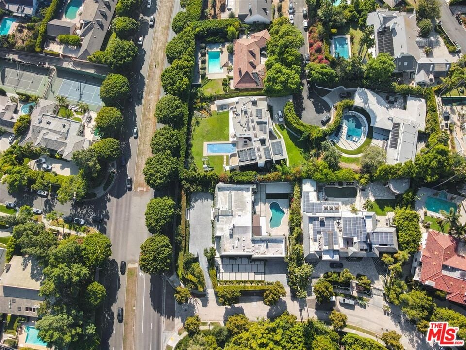 Northstar Manor, N Alta Dr, 90210