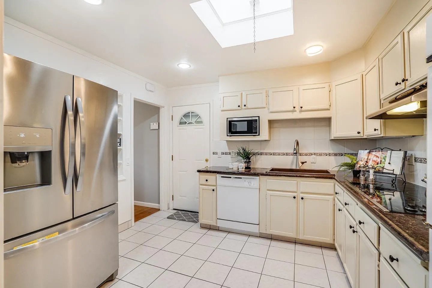 409 Center St