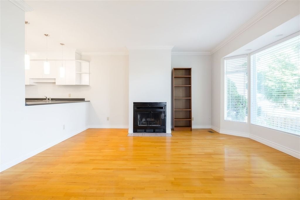 294 W 16th Ave