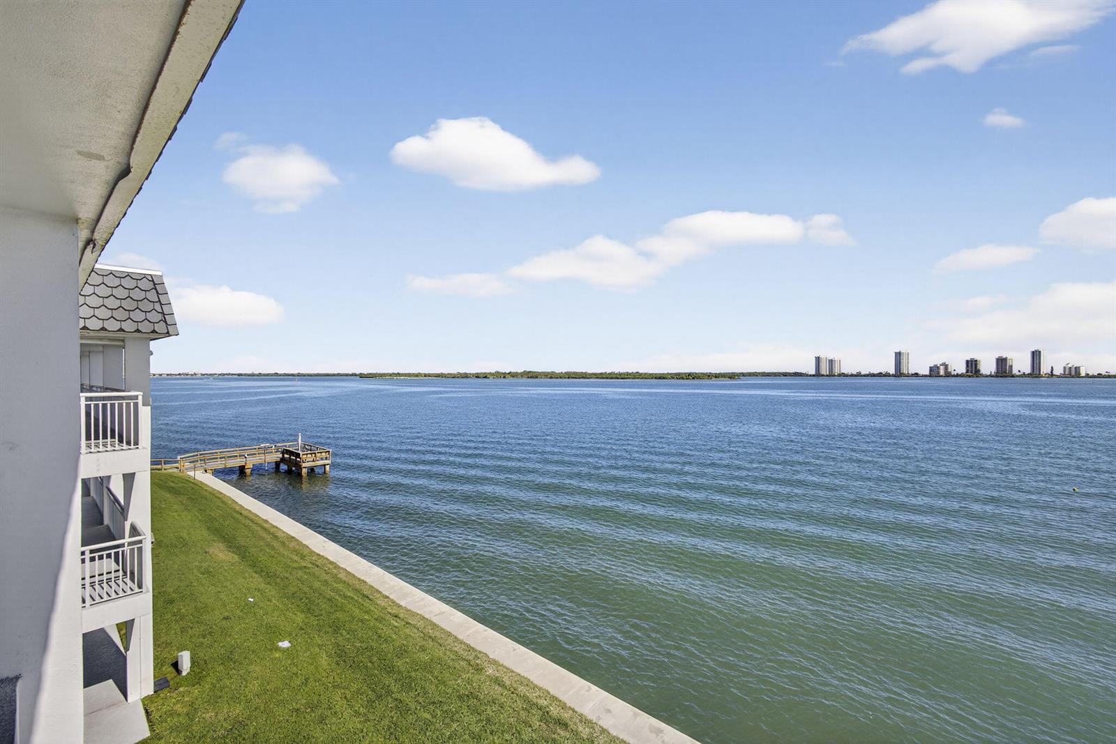 100 Shore 307 Ct